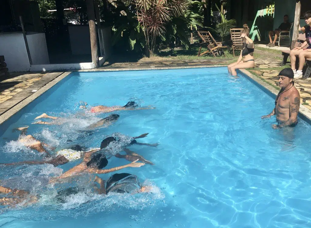 บทบาทของชายฝั่งทะเลและธรรมชาติที่เอื้อต่อการฝึกว่ายน้ำบราซิล